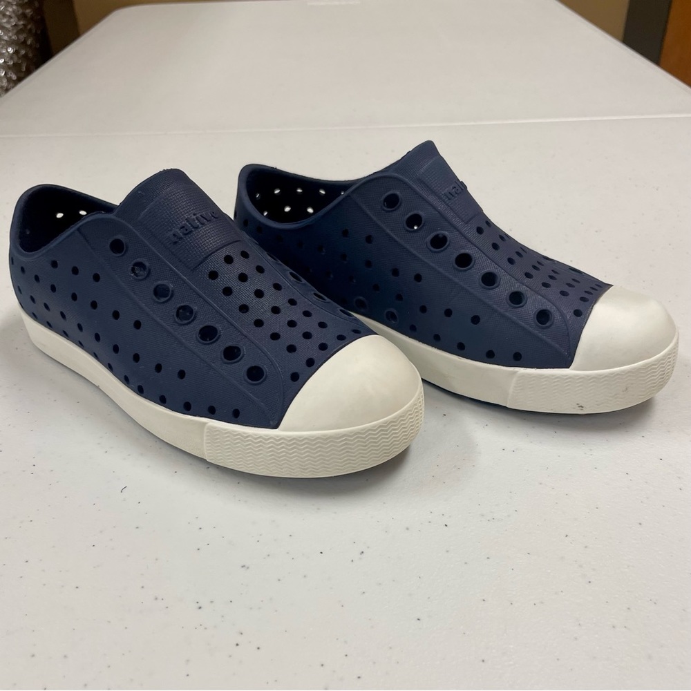 Native Slip-Ons Boys 12 Girls Jefferson Vegan Shoes Regatta Blue Shell White